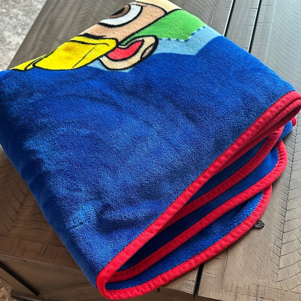 Nickelodeon Paw Patrol Teamwork Red and Blue Blanket